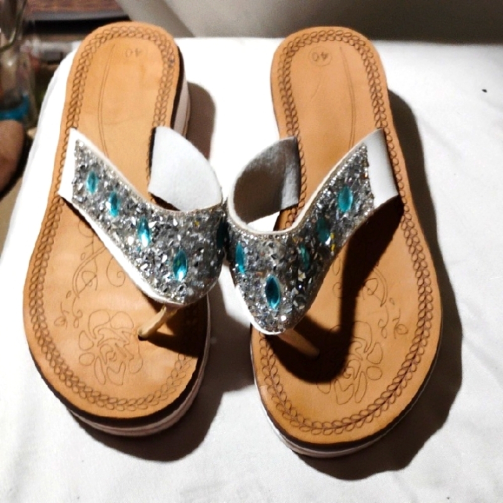 Elegant White and Silver Women's Sandals 9wide